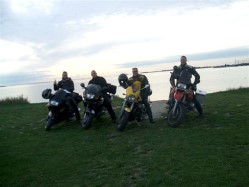 Die Mopedfahrer in Fehmarn